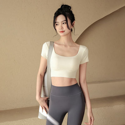 Women's Short-sleeved T-shirt With Chest Pad